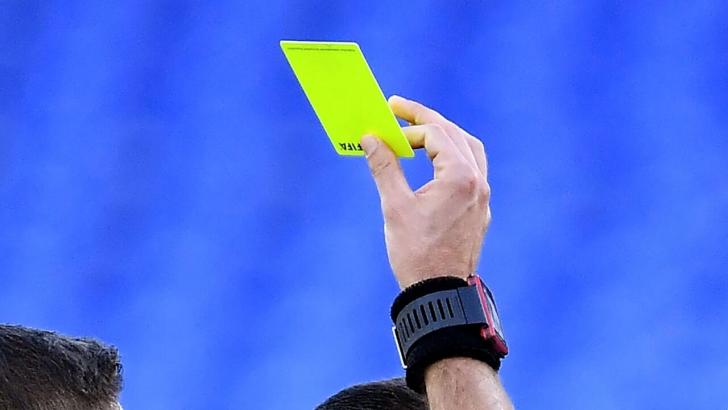 Alexander Bah yellow card
